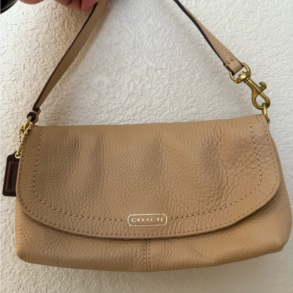 Small beige coach wallet clutch. - Picture 6 of 9